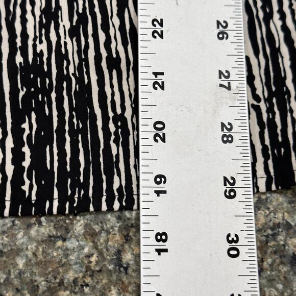 Essentials Womens Top 3X Black White Button Up 3/4 Sleeve LIGHT STAIN IN COLLAR - Picture 6 of 8